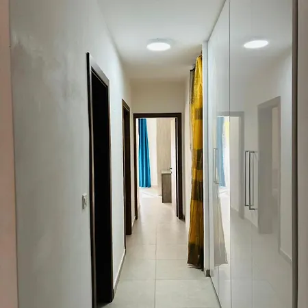Apartman Charming 2 Bedroom Near Psci2-1